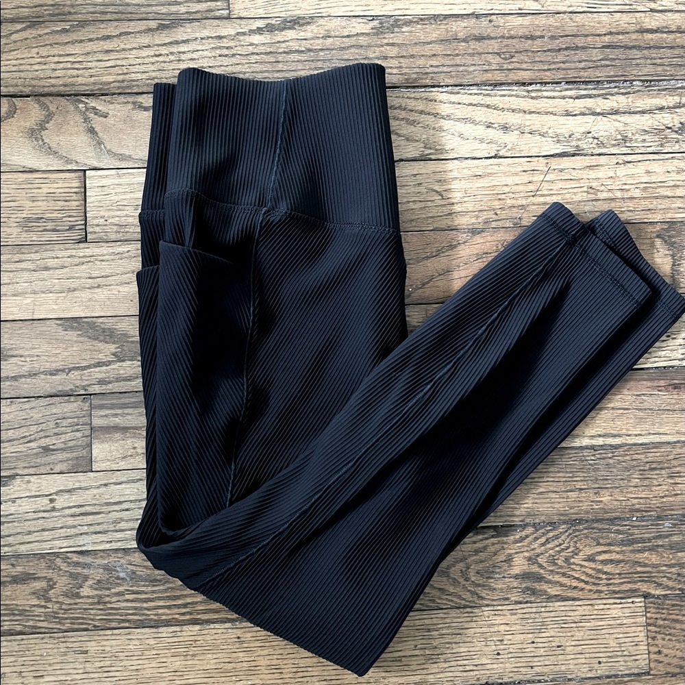 Athleta salutation stash pocket II rib 7/8 tight L
